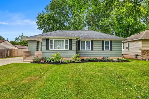 460 N 8th St, Lewiston, NY 14092