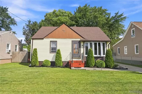 160 Clover Pl, Cheektowaga, NY 14225
