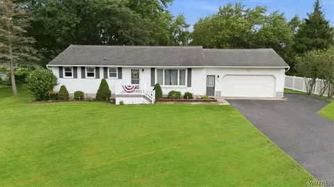 2893 Walck Dr, Wheatfield, NY 14120