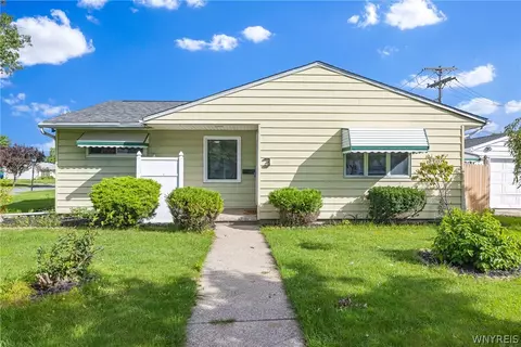 3 Winkler Dr, Tonawanda, NY 14150