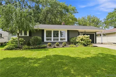 34 Saint Amelia Dr, Tonawanda, NY 14150