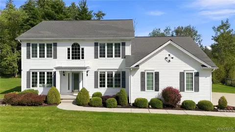 19 Ponderosa Ct, Orchard Park, NY 14127