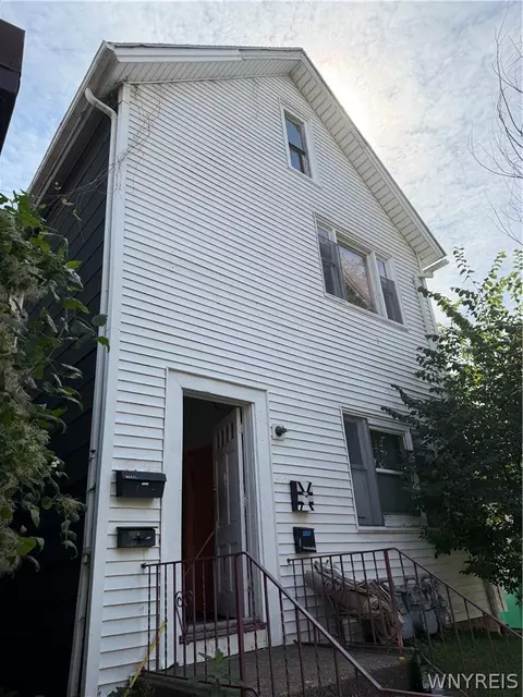 Exterior - 209 Grant St, Buffalo, NY 14213 photo 1 of 4