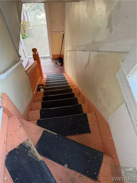 Entry Way - 209 Grant St, Buffalo, NY 14213 photo 1 of 2