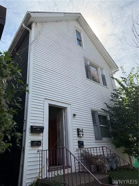 Exterior - 209 Grant St, Buffalo, NY 14213 photo 1 of 3