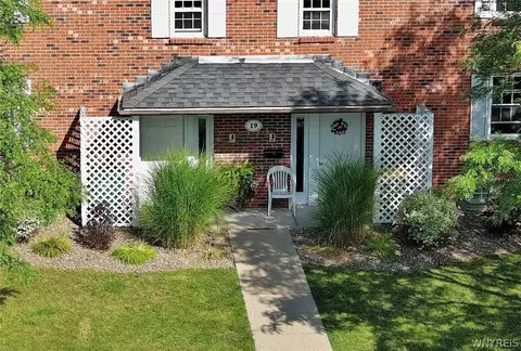19 Crownview, Hamburg, NY 14075