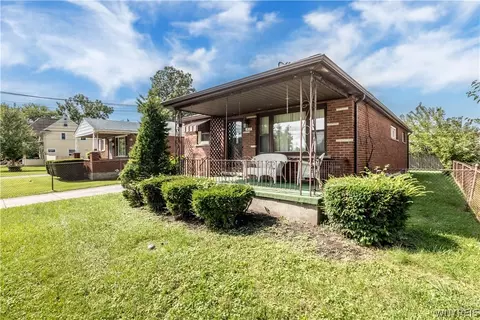 412 72nd St, Niagara Falls, NY 14304