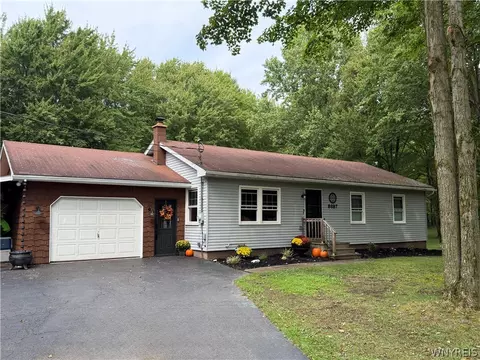 8697 Highland Dr, Eden, NY 14057
