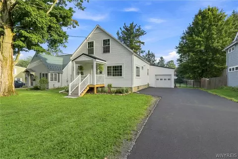 320 Girard Ave, Aurora, NY 14052