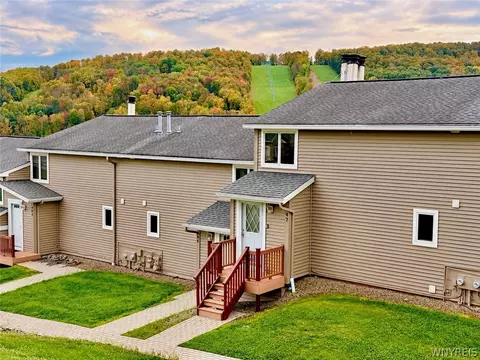 407 Deer Crossing Rd, Ellicottville, NY 14731
