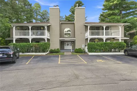 1230 Youngs Rd #F, Amherst, NY 14221