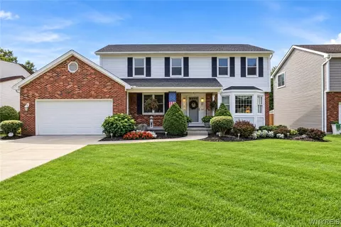 93 Londonderry Ln, Getzville, NY 14068