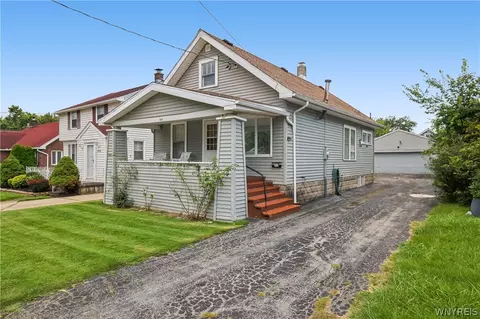 3830 Deveaux St, Niagara Falls, NY 14305