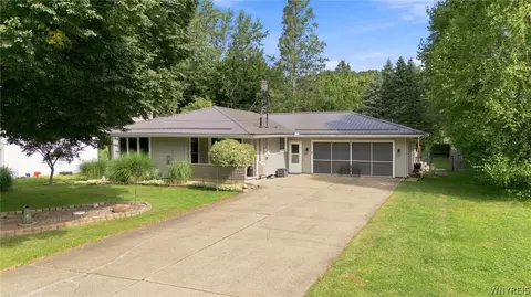 4964 Armor Dr, Hamburg, NY 14075