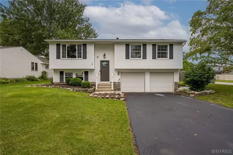 73 Chapel Glen Dr, Hamburg, NY 14075