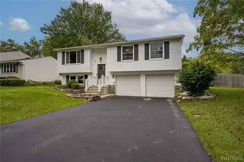 73 Chapel Glen Dr, Hamburg, NY 14075