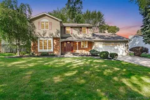 94 Garden Pkwy, Grand Island, NY 14072