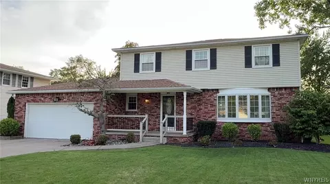 46 Countryside Ln, Grand Island, NY 14072