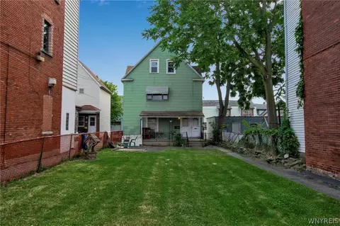 563 Tronolone Pl, Niagara Falls, NY 14301