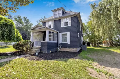 48 Laverack Ave, Lancaster, NY 14086