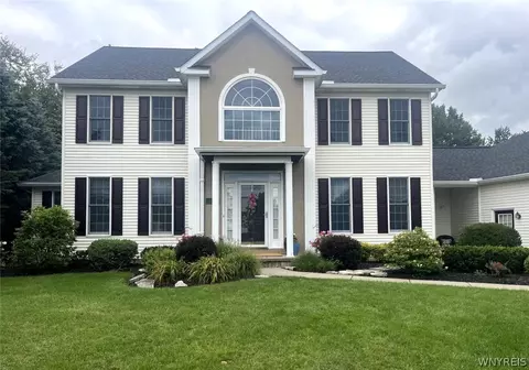 194 Golden Pheasant Dr, Getzville, NY 14068