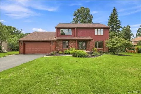 11 Sandpiper Ct, Amherst, NY 14228