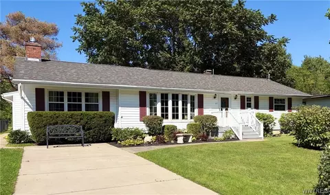 69 Sunset Blvd, Evans, NY 14006