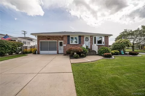 7 Mary Lou Ln, Depew, NY 14043