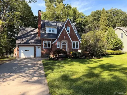 4468 Littlepine Rd, Hamburg, NY 14075