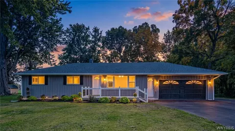 6034 Godfrey Rd, Burt, NY 14028