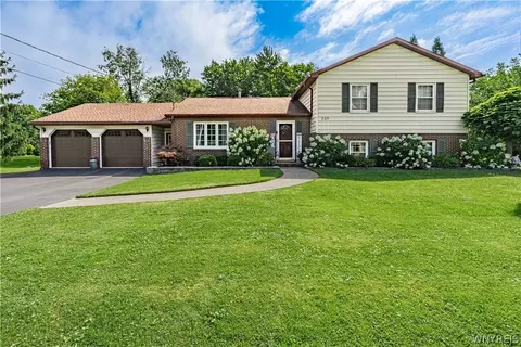 238 Bay St, Wilson, NY 14172