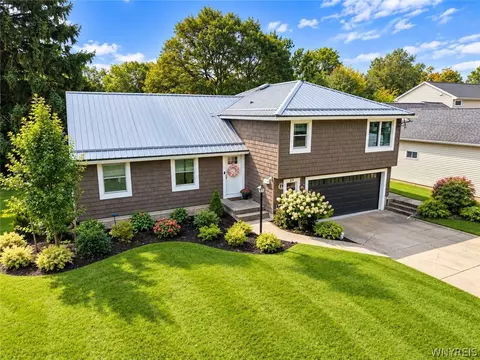 29 Parkside Ave, Hamburg, NY 14075