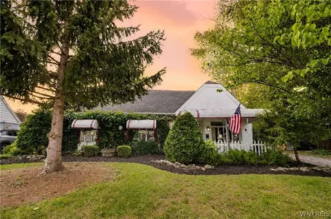 18 Christa St, Cheektowaga, NY 14225