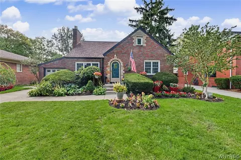 47 Huxley Dr, Amherst, NY 14226