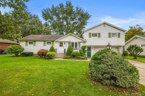 7705 E Britton Dr, Niagara, NY 14304