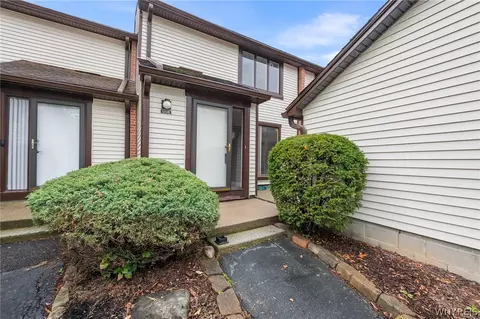 1206 Charlesgate Cir, East Amherst, NY 14051