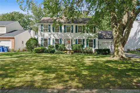 102 Carriage Cir, Amherst, NY 14221