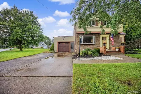 2020 Tuscarora Rd, Niagara, NY 14304