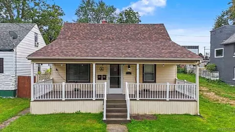 323 Spruce Ave, Niagara Falls, NY 14301