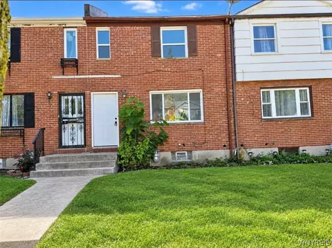 7 Bennett Vlg, Buffalo, NY 14214