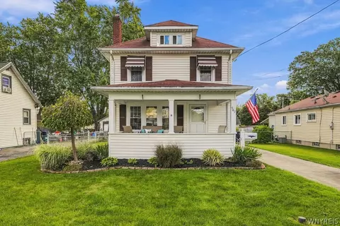 907 90th St, Niagara Falls, NY 14304