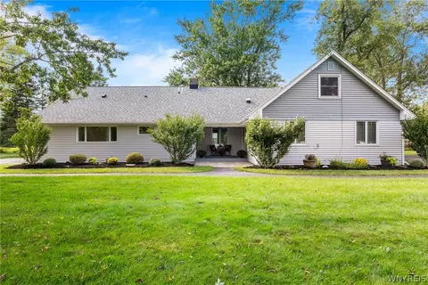 2 Nashua Ct, Lancaster, NY 14086
