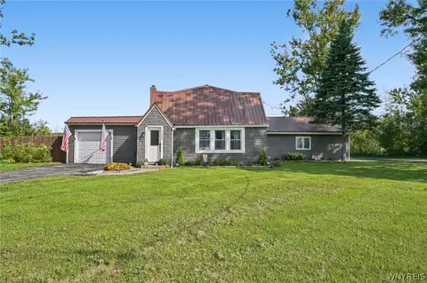 7600 Porter Rd, Niagara, NY 14304