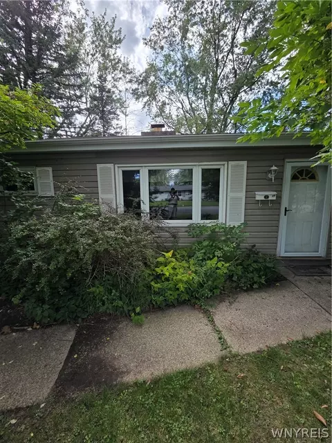 77 Lee St, Depew, NY 14043
