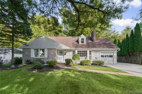65 Jolls Ln, Orchard Park, NY 14127