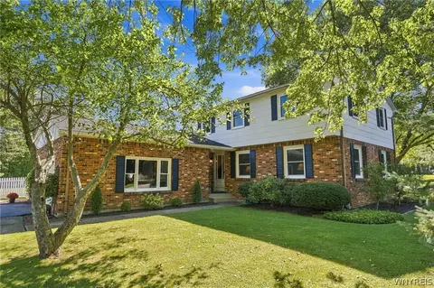 11 Old Orchard Ln, Orchard Park, NY 14127