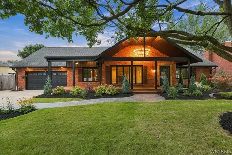 10 The Spur, Amherst, NY 14221
