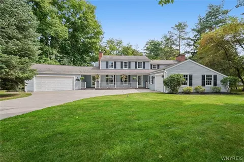 53 Stonehenge Dr, Orchard Park, NY 14127