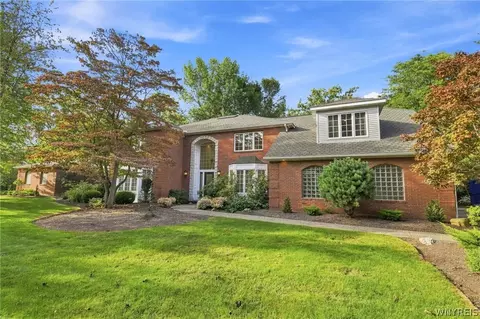 14 Stratford Ct, East Amherst, NY 14051