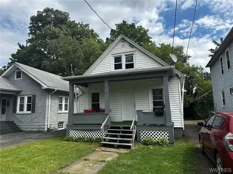 213 77th St, Niagara Falls, NY 14304